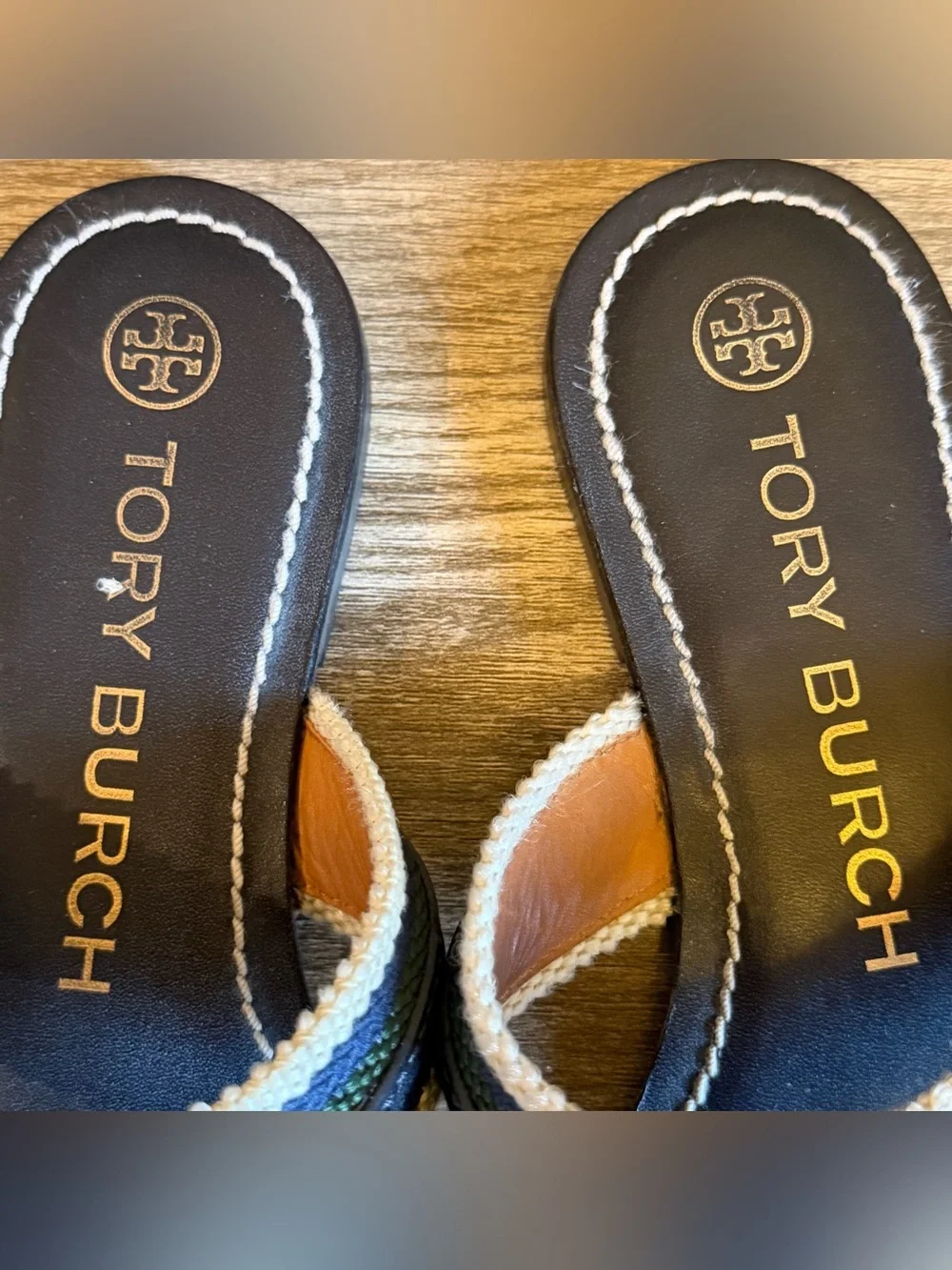 Tory Burch Jessa Thong Sandals in Navy gold-tone horse-link Womens Size 6